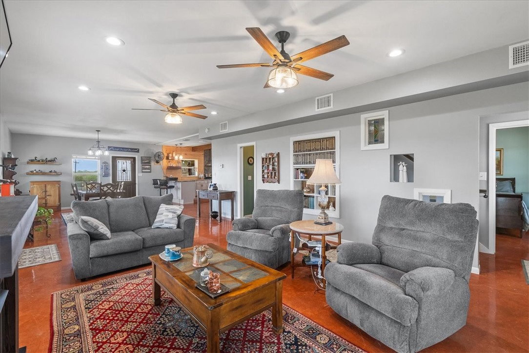 623 Nakishwana Circ Property Photo 3