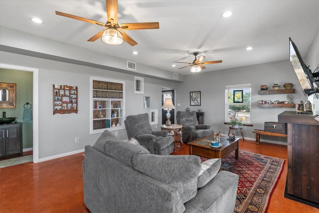 623 Nakishwana Circ Property Photo 5