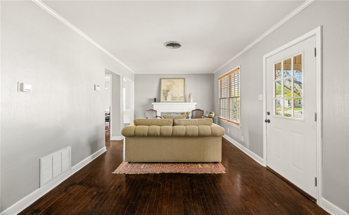 311 S Morningside St Property Photo 3