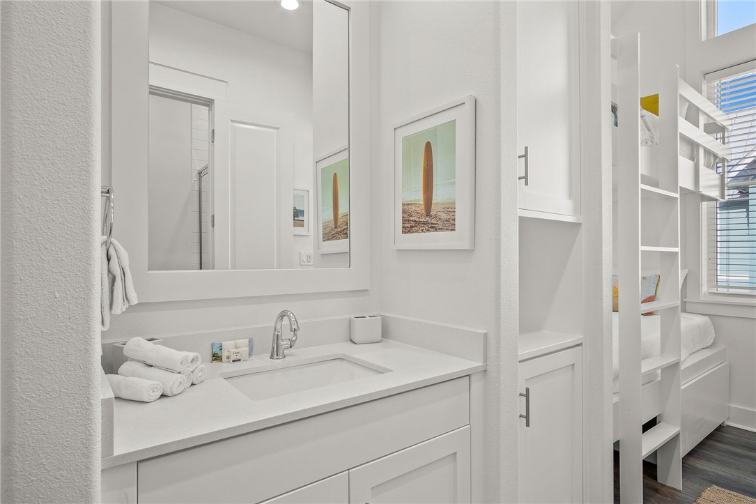 130 Sweetbay St Property Photo 24