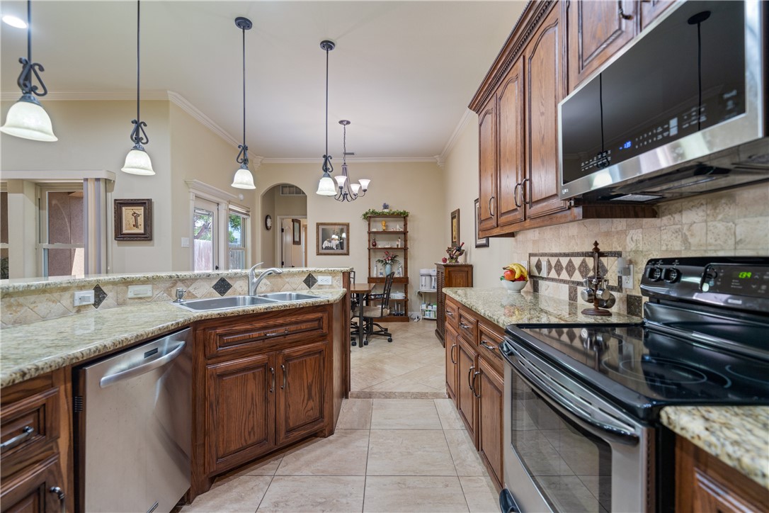 6934 Wooldridge R-5 Property Photo 12