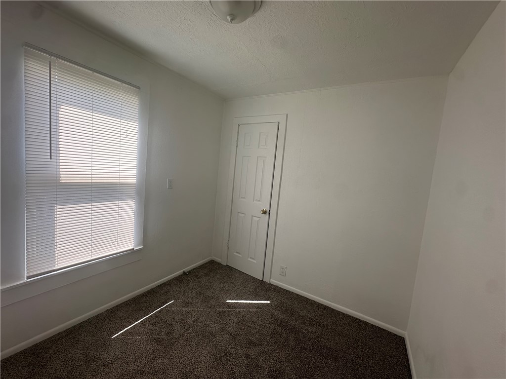 225 W Avenue B Property Photo 6