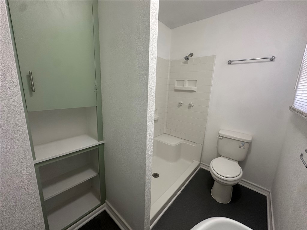 225 W Avenue B Property Photo 8
