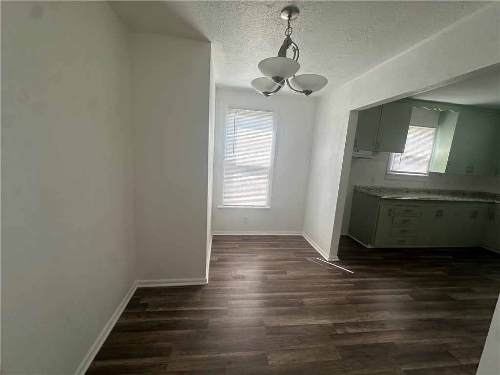 225 W Avenue B Property Photo 12