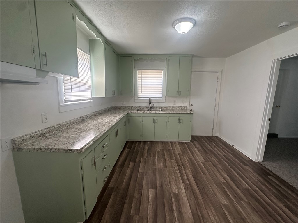 225 W Avenue B Property Photo 18