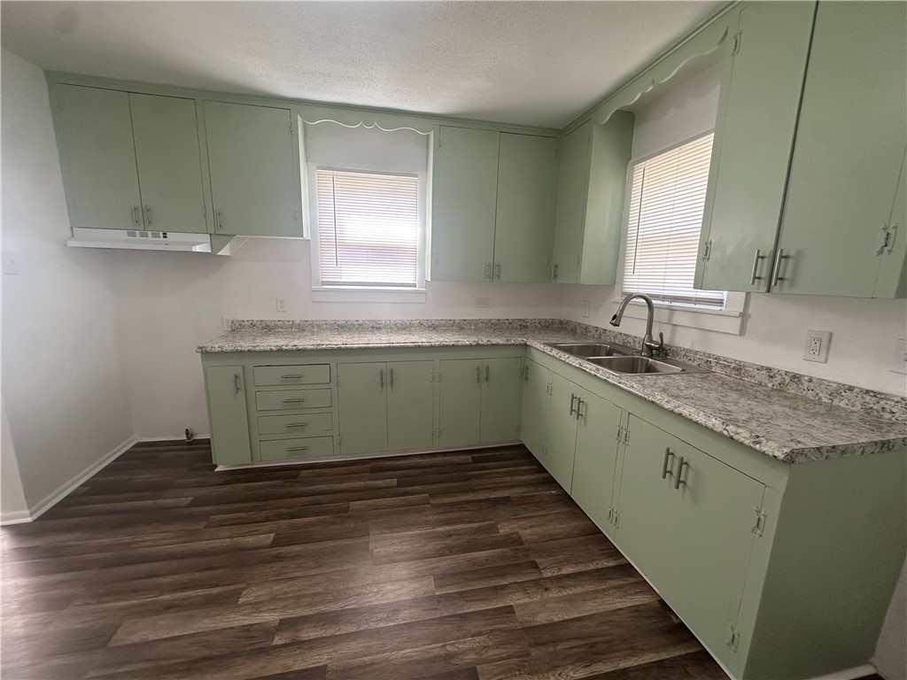 225 W Avenue B Property Photo 19