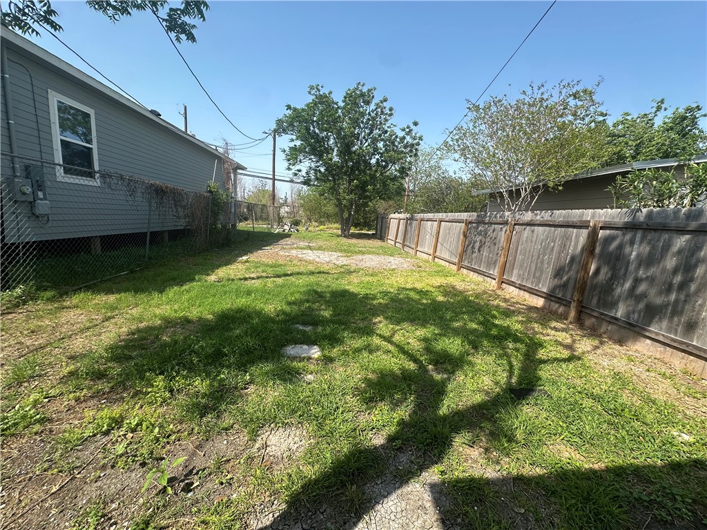 225 W Avenue B Property Photo 24