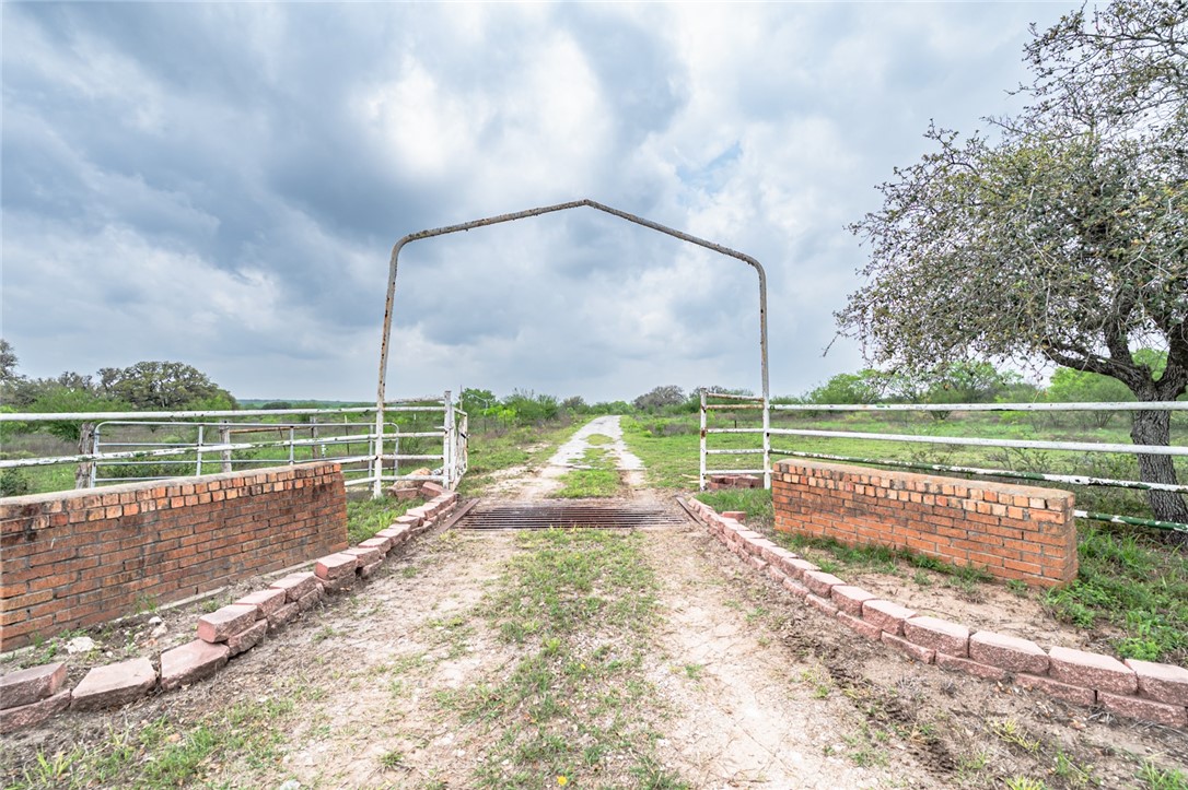 3019 Fm 673 Property Photo 2