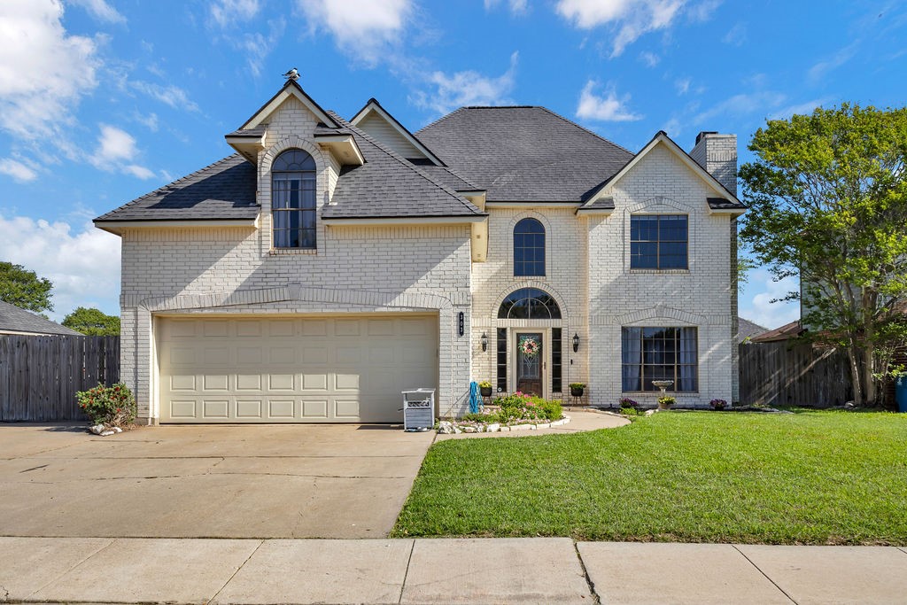 303 Long Pointe Dr Property Photo
