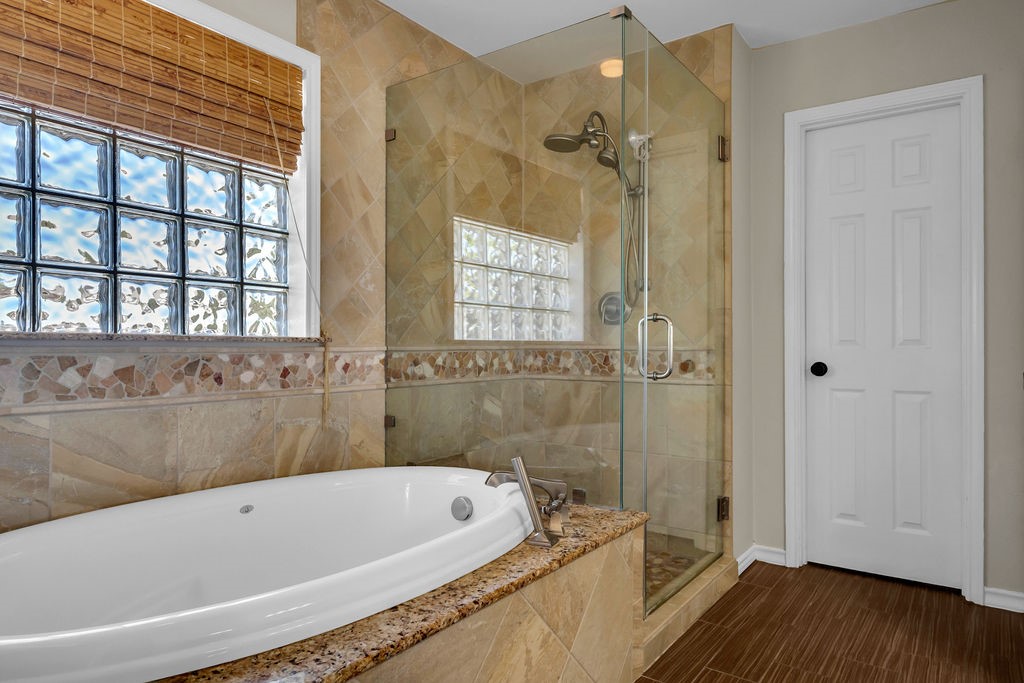 303 Long Pointe Dr Property Photo 20