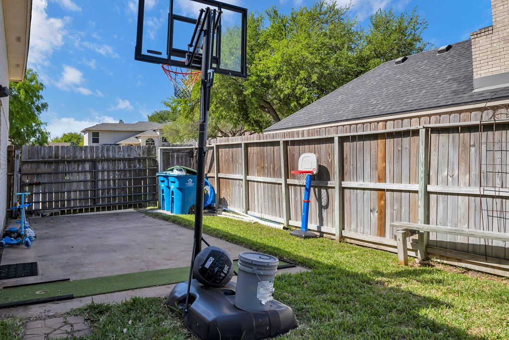 303 Long Pointe Dr Property Photo 40