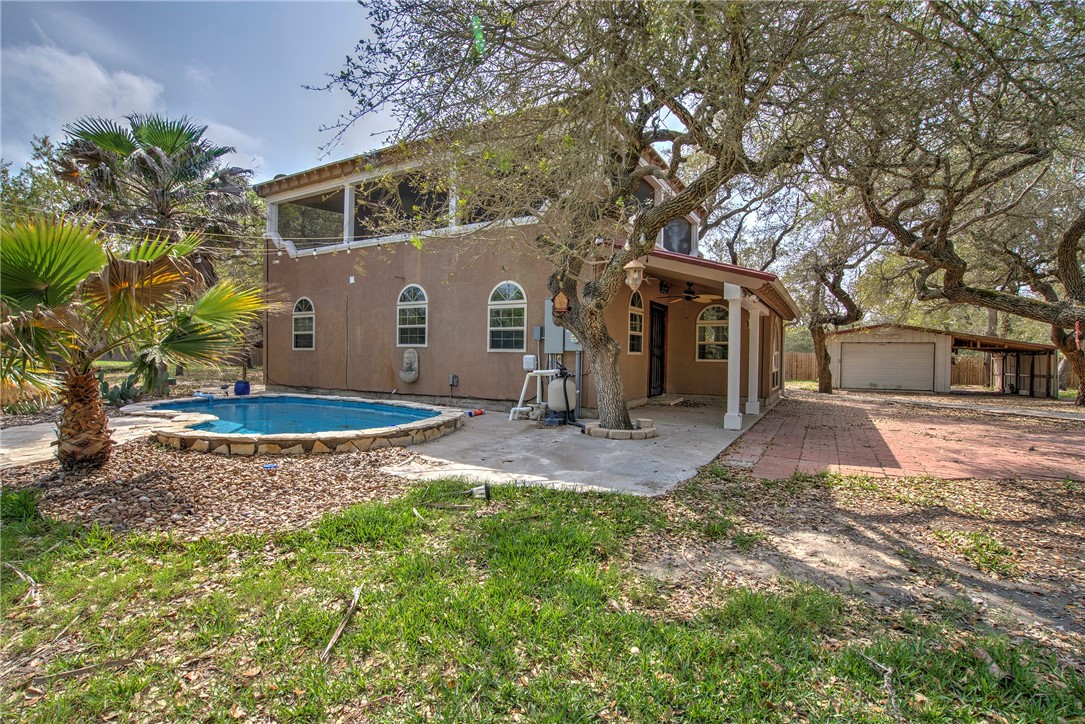 44 12th St Property Photo 4
