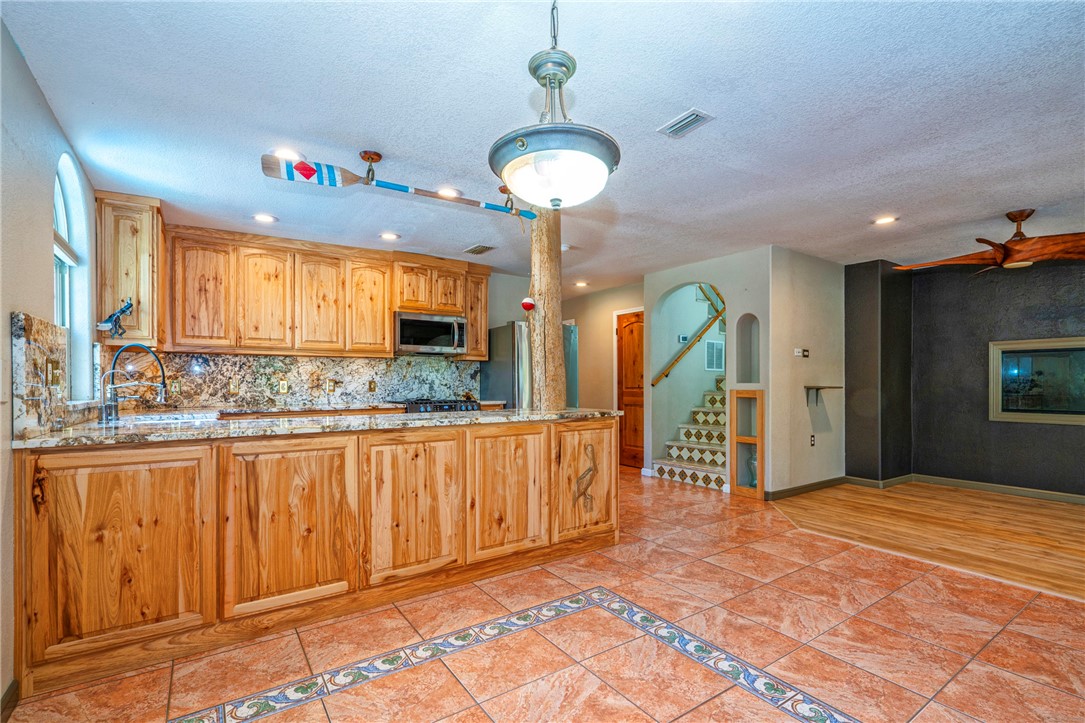 44 12th St Property Photo 14