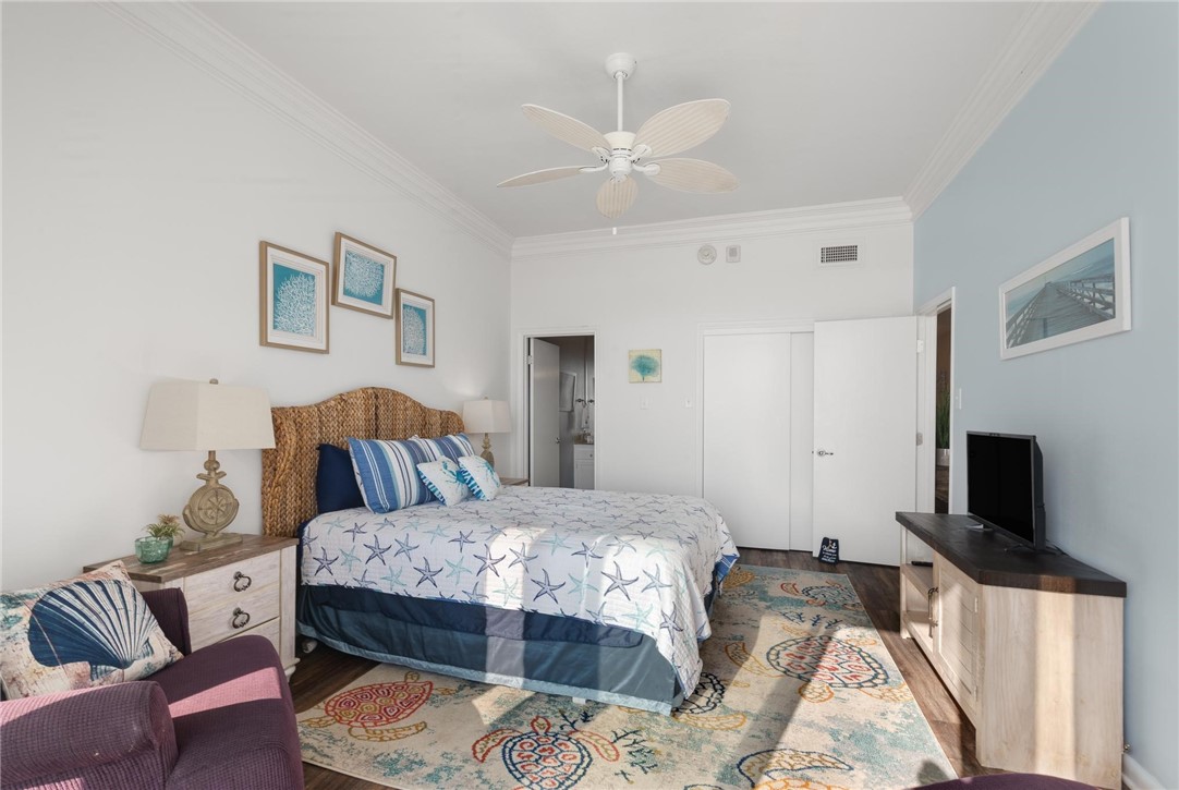 15002 Windward Dr 103 Property Photo 17