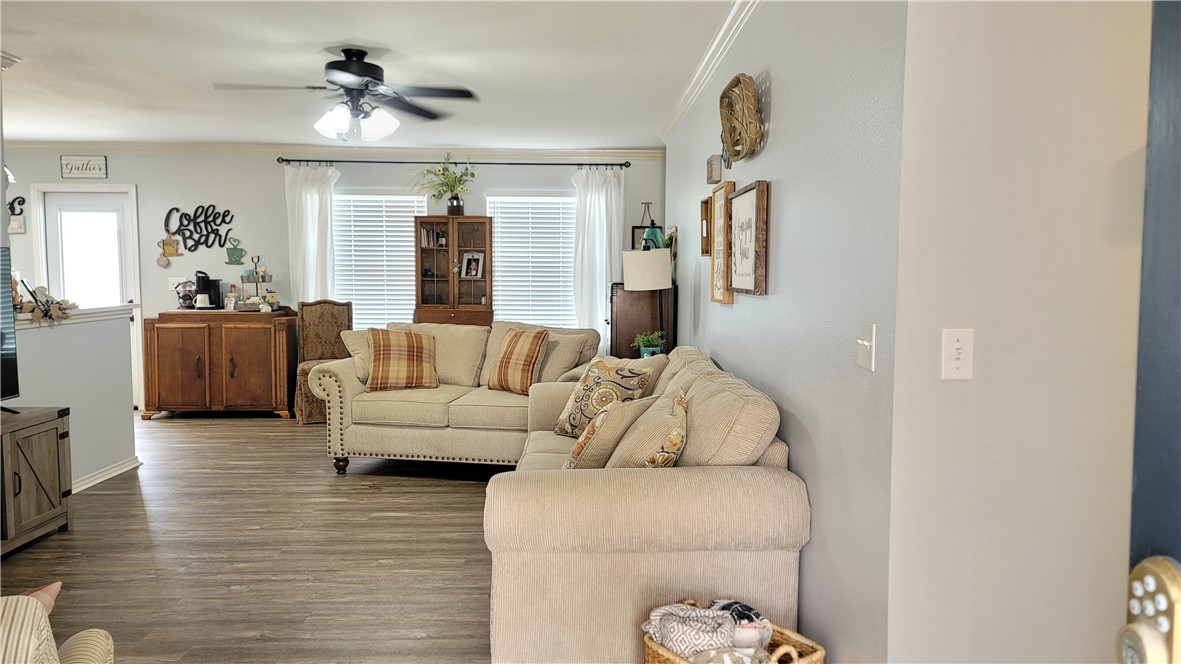 1717 Overland Property Photo 3