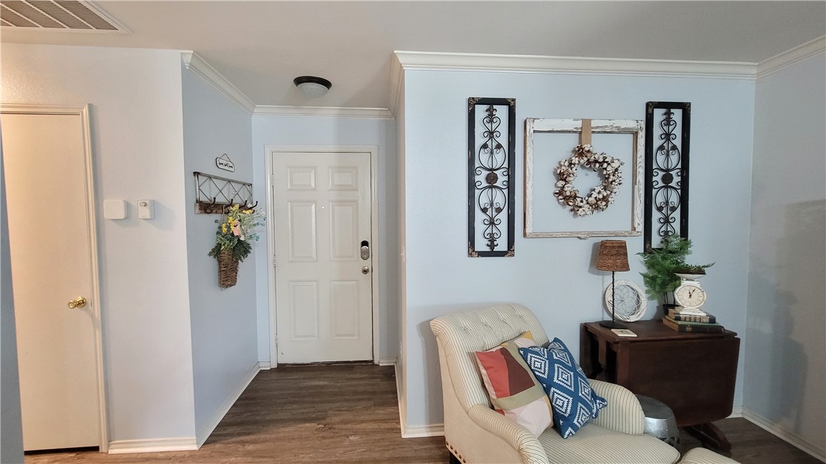 1717 Overland Property Photo 4