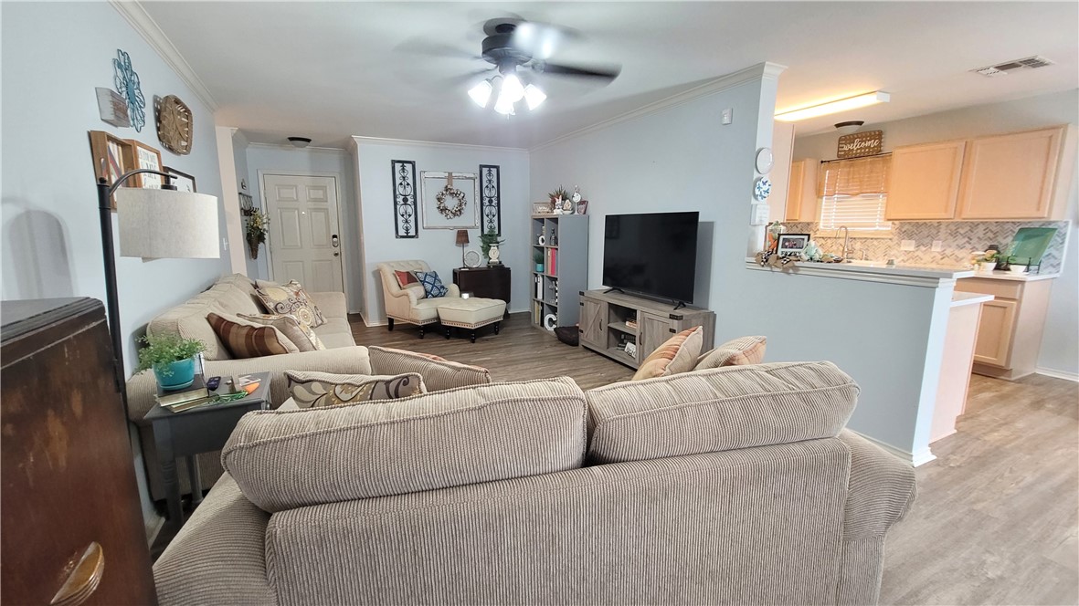 1717 Overland Property Photo 8