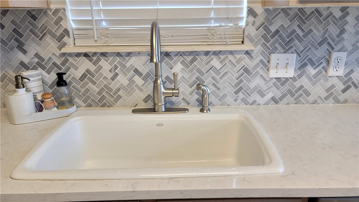 1717 Overland Property Photo 14