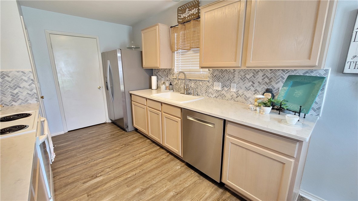 1717 Overland Property Photo 15