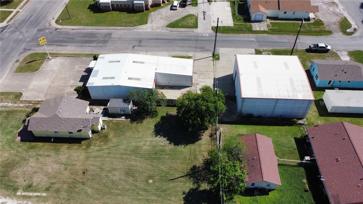 901 Austin St Property Photo 3