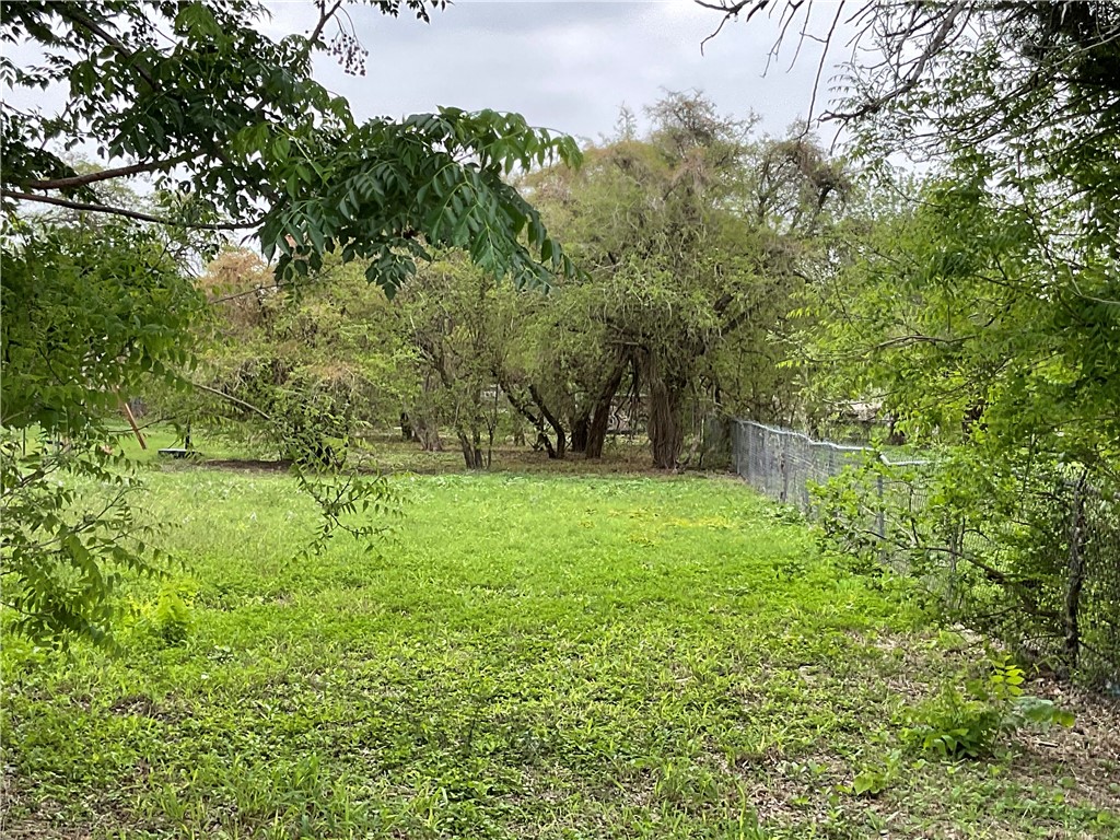 417 Avenue B Property Photo 6