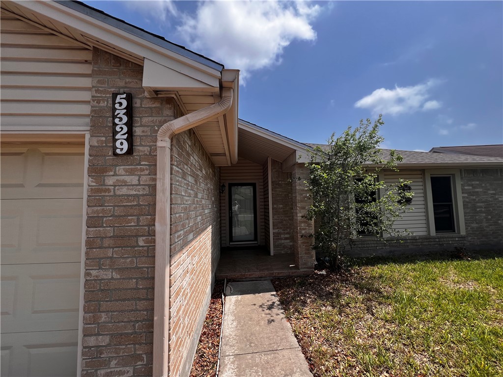 5329 Inverness Dr Property Photo 2