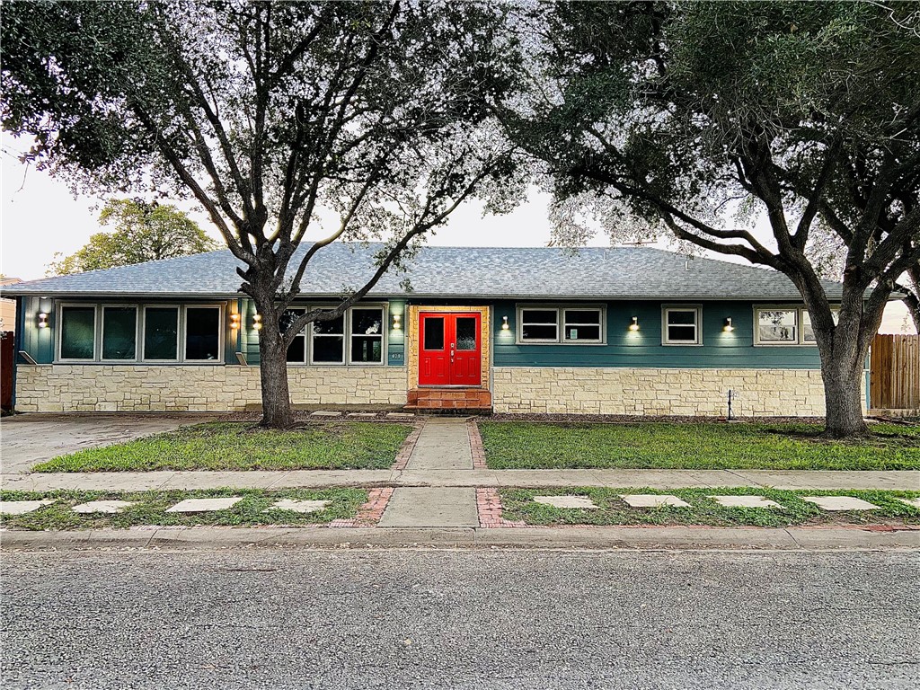 629 Santa Monica Pl Property Photo