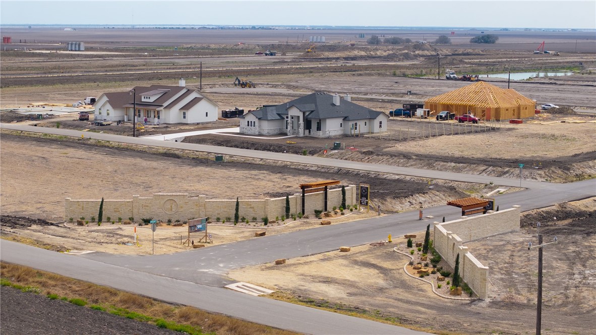 1453 Fenner Ranch Dr Property Photo 2