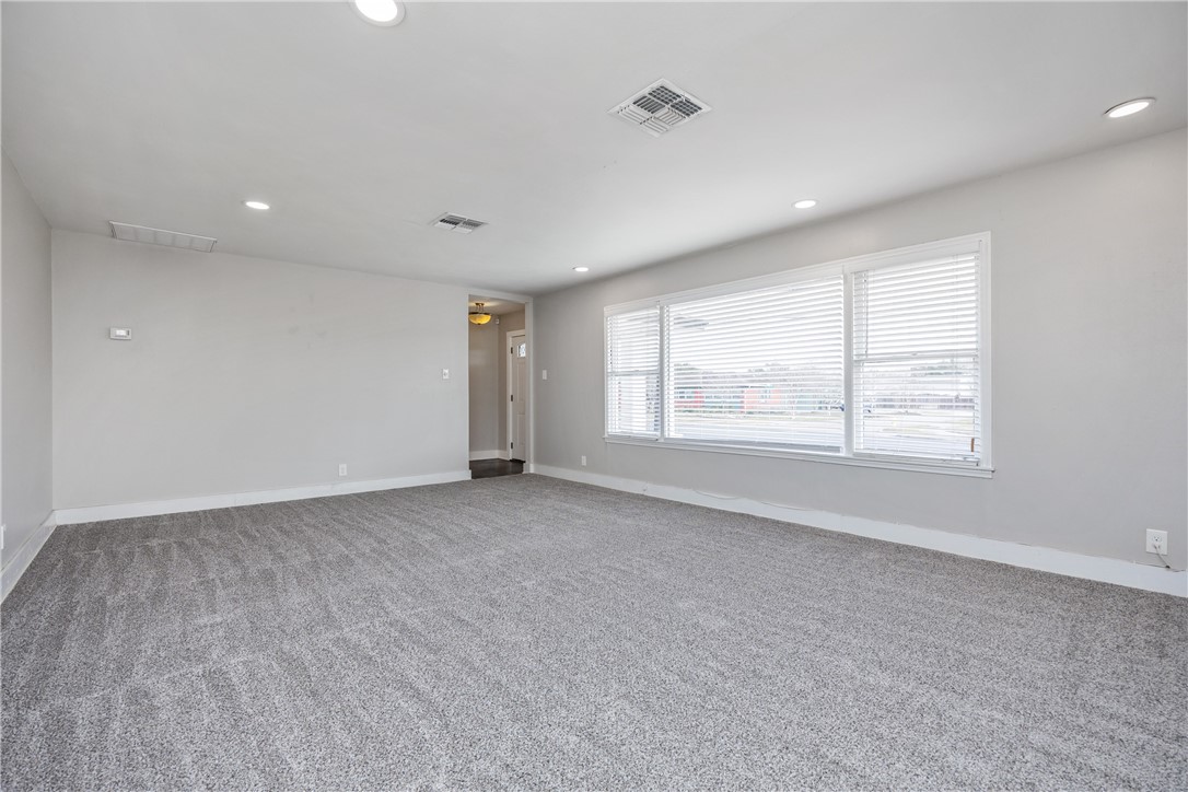 350 Doddridge St Property Photo 5