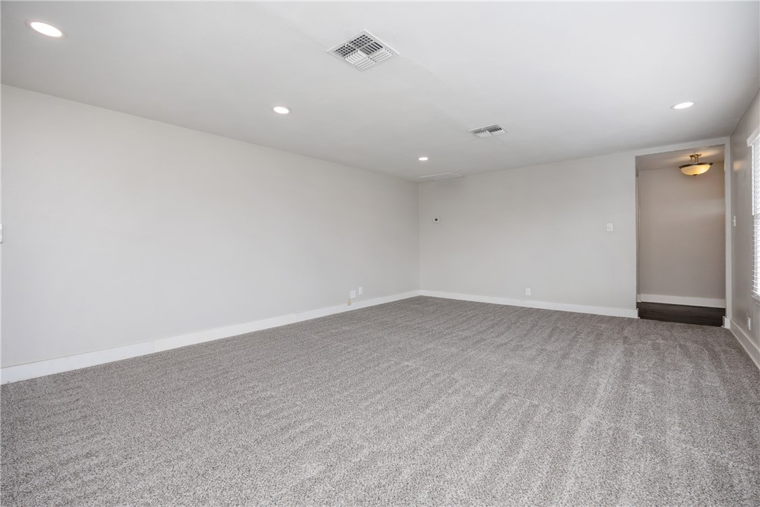 350 Doddridge St Property Photo 6