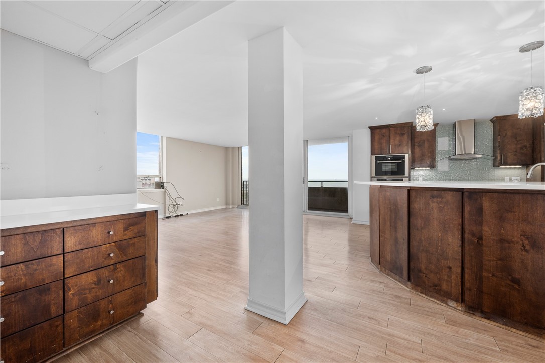 715 S Upper Broadway St 701 Property Photo 3