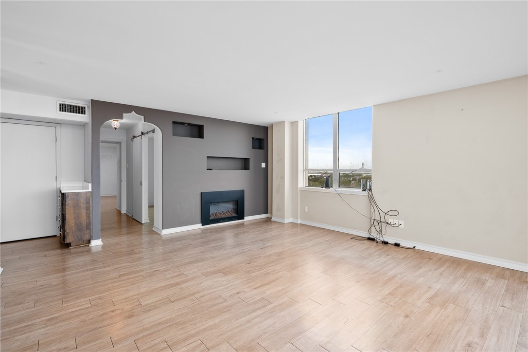 715 S Upper Broadway St 701 Property Photo 7