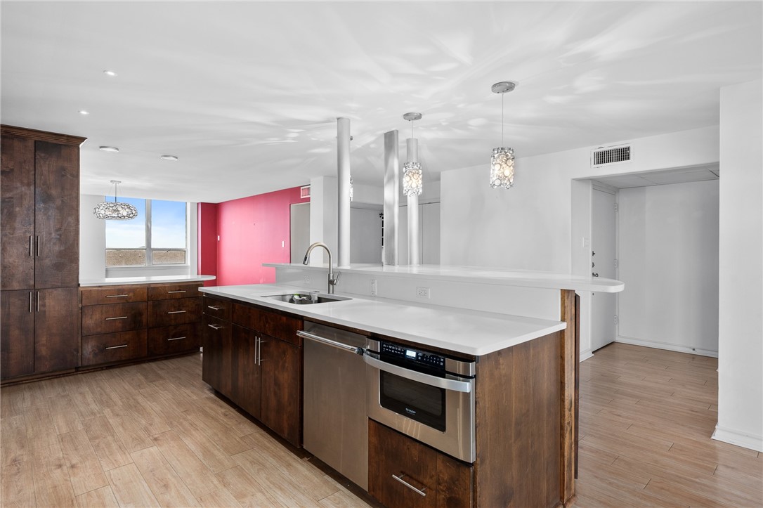 715 S Upper Broadway St 701 Property Photo 14