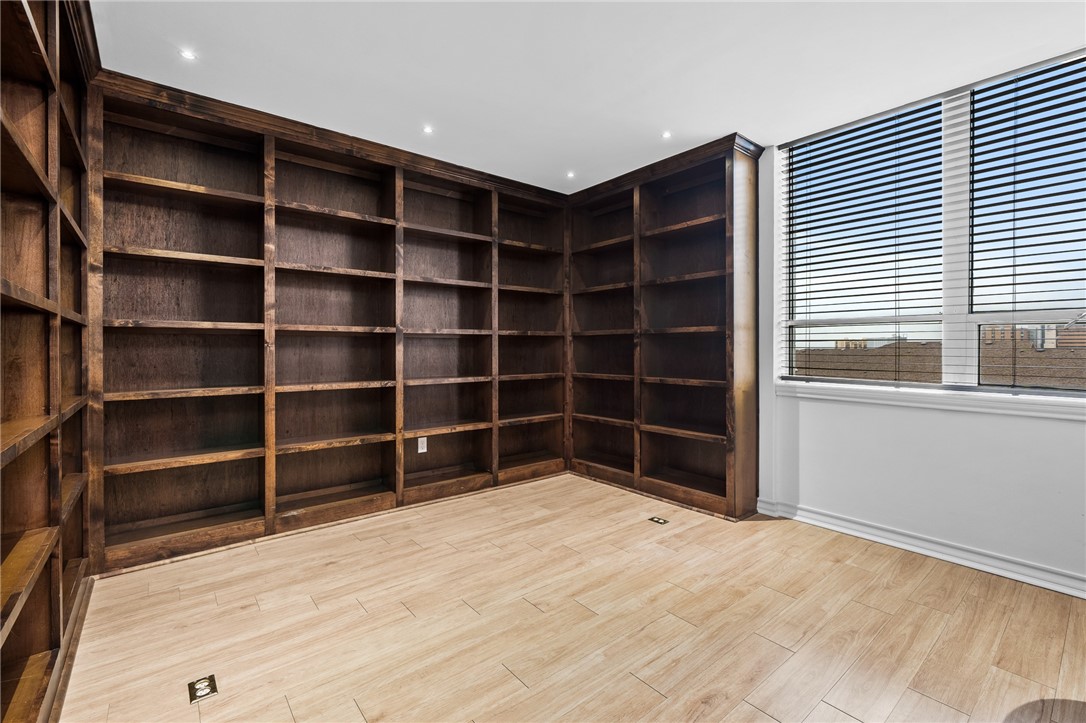 715 S Upper Broadway St 701 Property Photo 23