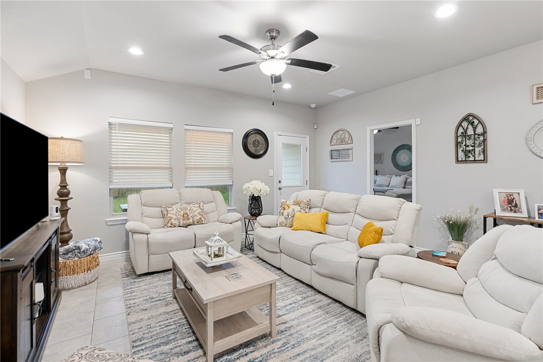 1234 Carnaby St Property Photo 3
