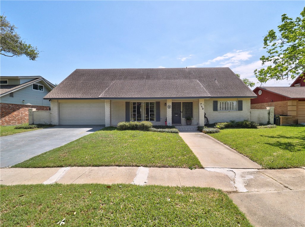 749 Bradshaw Dr Property Photo