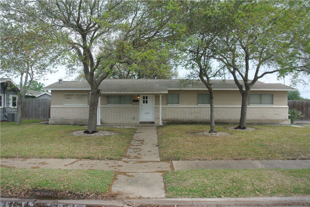 485 University Dr Property Photo 1