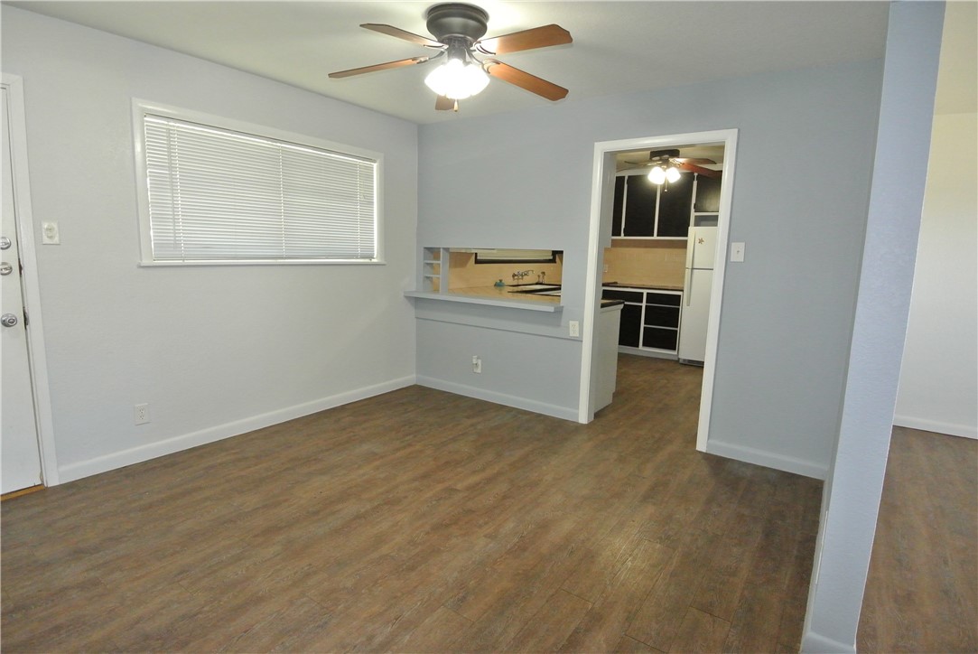 485 University Dr Property Photo 2