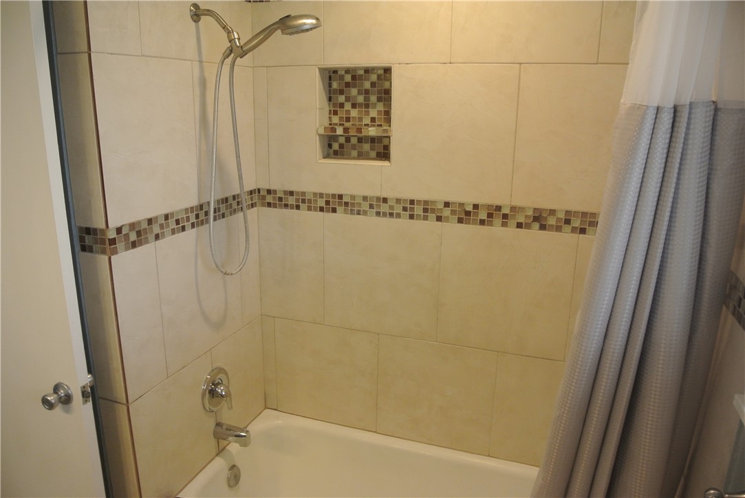 485 University Dr Property Photo 10