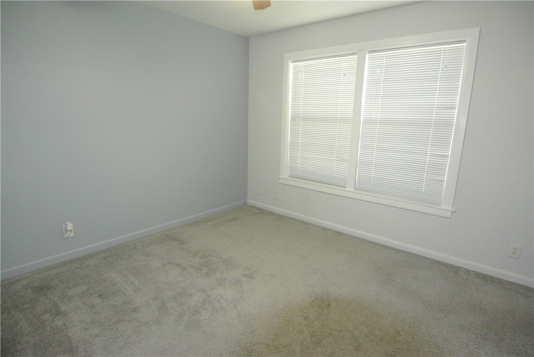 485 University Dr Property Photo 11