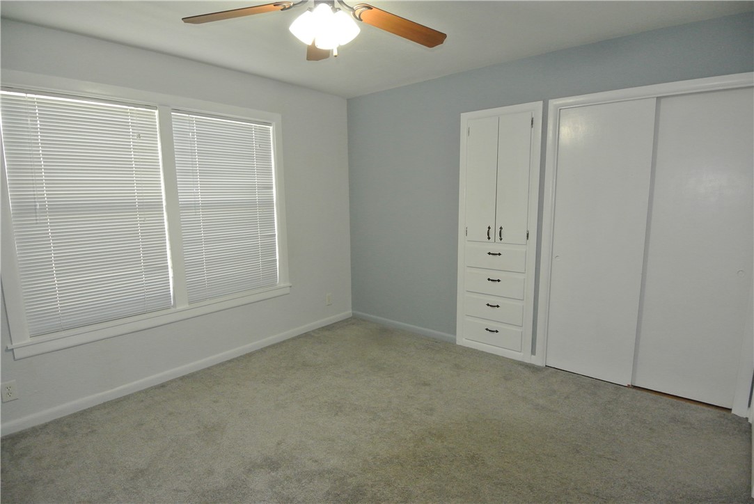 485 University Dr Property Photo 12