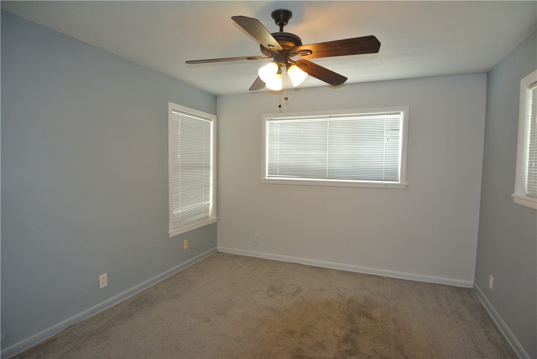 485 University Dr Property Photo 13