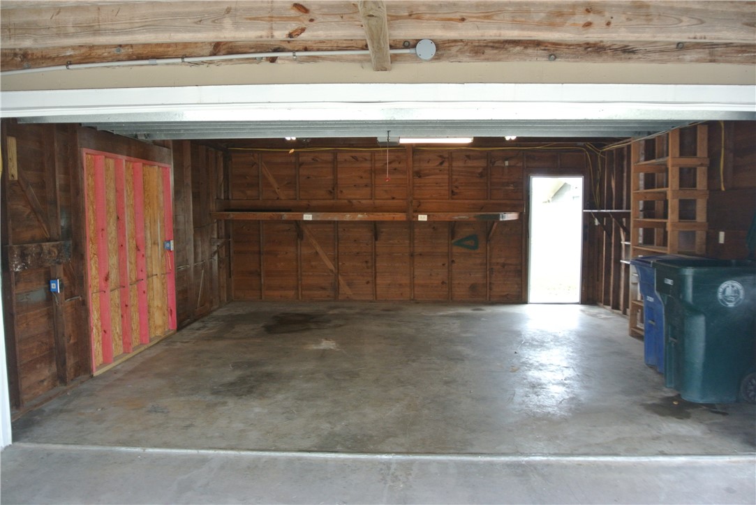 485 University Dr Property Photo 16