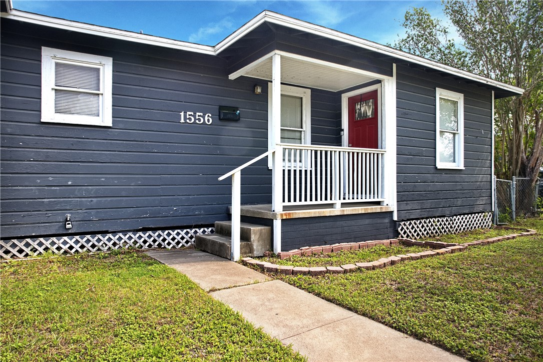 1556 Wynwood St Property Photo 2
