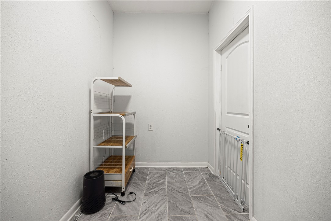 1556 Wynwood St Property Photo 14