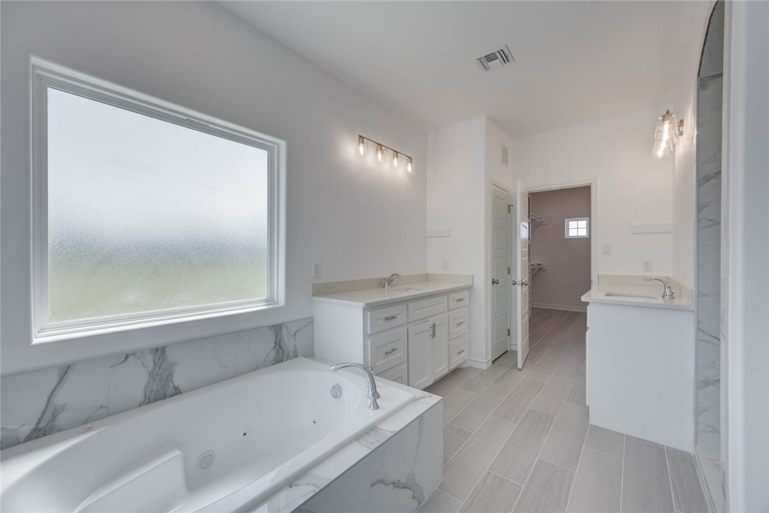 103 Peridot St Property Photo 13