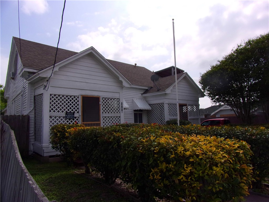 815 Furman Ave A & B Property Photo 2