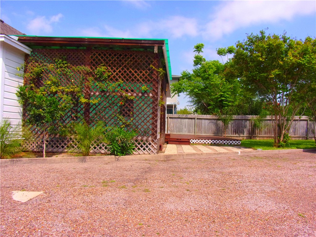 815 Furman Ave A & B Property Photo 19
