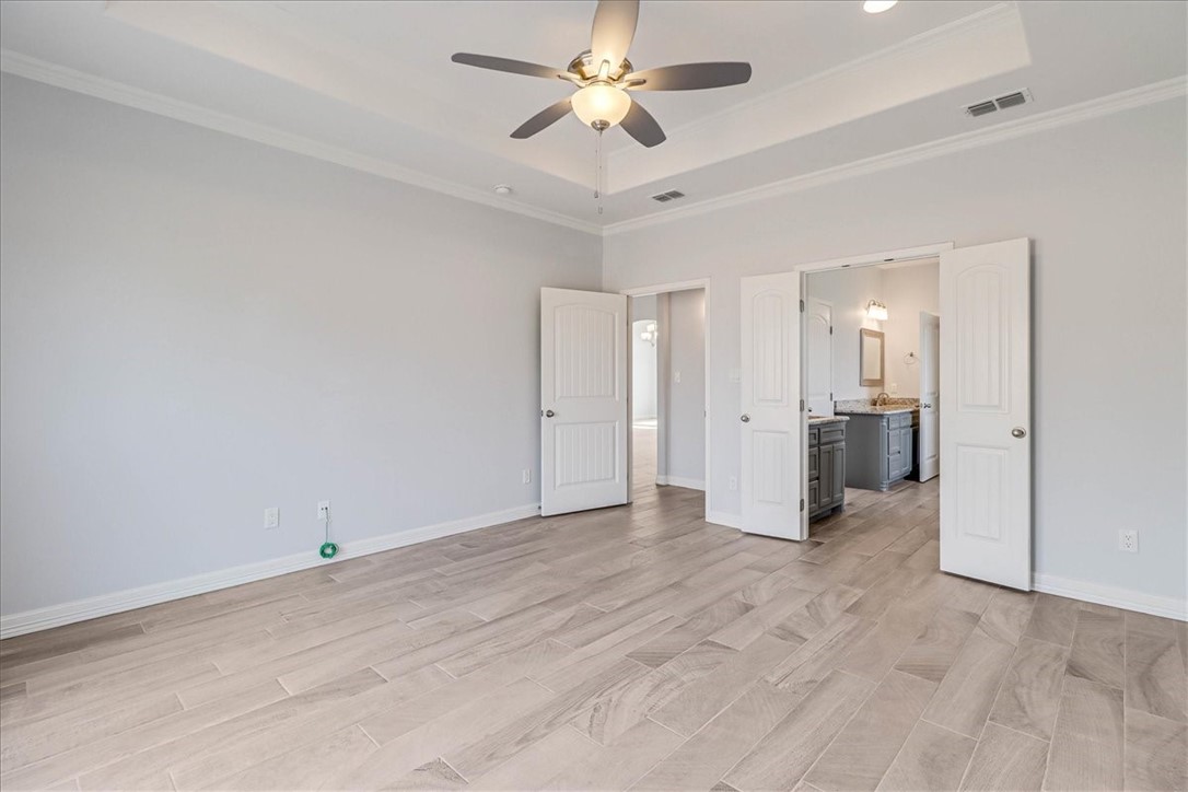 15501 Escapade St Property Photo 20