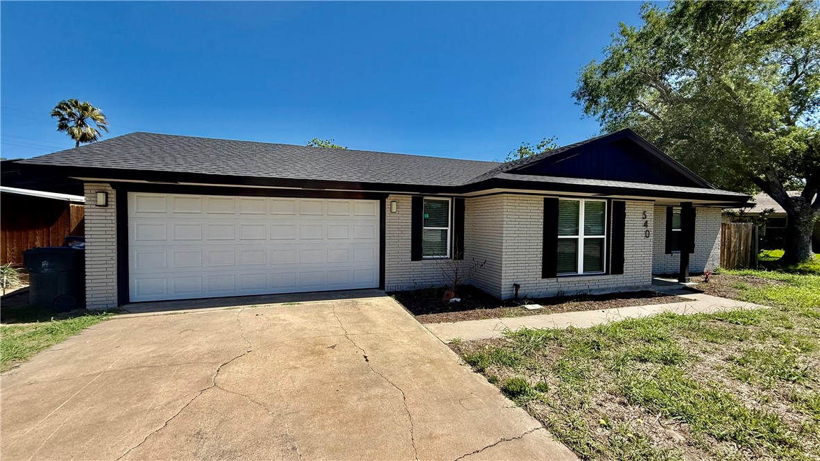 540 N Bayberry Pl Property Photo 3